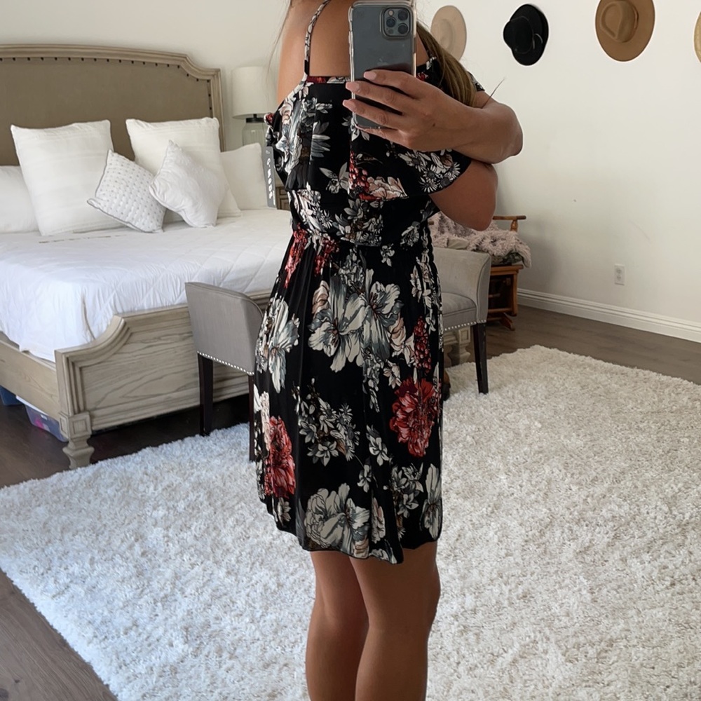 Dress - Picture 3 of 3